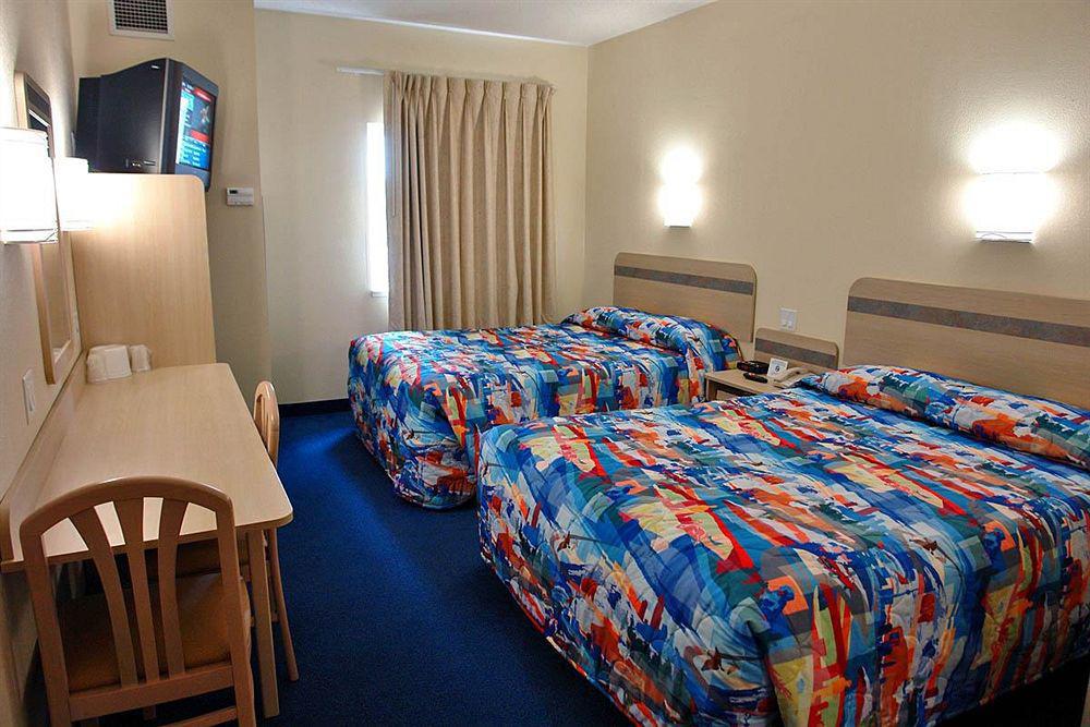 Hotel 6-london, On - Ontario 2*