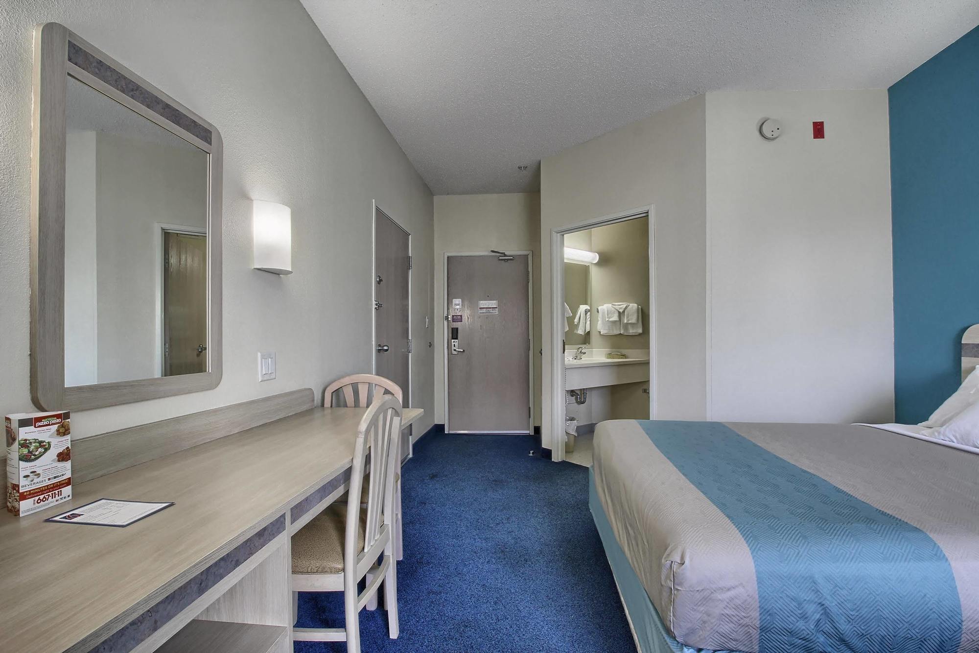 Hotel 6-london, On - Ontario 2*